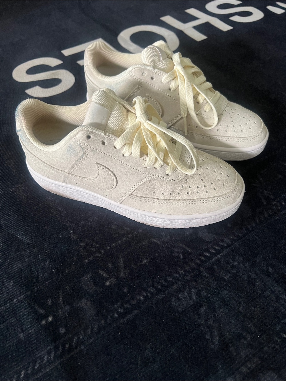 Nike Low-Top Sneakers in Off-White/Cream
